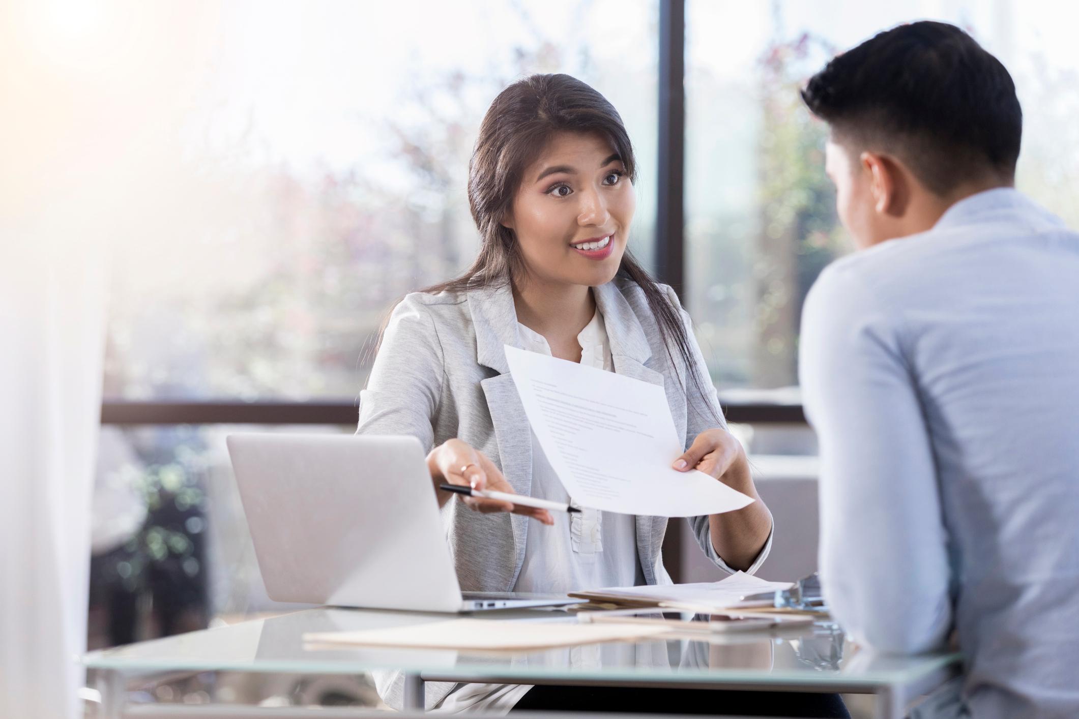 Plataforma robusta para la gestión de solicitudes, aprobaciones y seguimiento de créditos, con herramientas avanzadas para la evaluación de riesgos específicos de las cooperativas.
